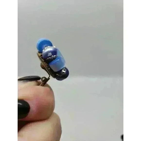 Vintage Earrings Blue Cats eye Moonglow Beaded Clip On Japan 1950s Cats Eye - Picture 9 of 9